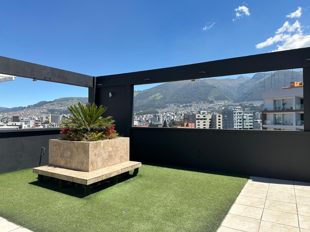 Terraza comunal con vista a Quito