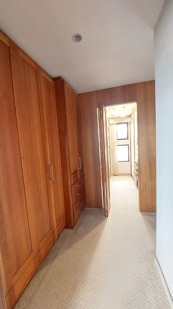 Cocina con mobiliario de madera